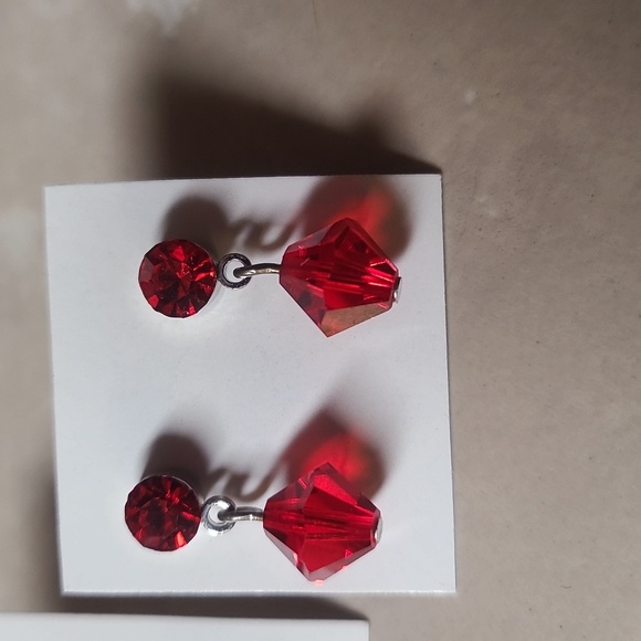 Elegant Red and green clear crystal aurora beads Earrings - Picture 4 of 17